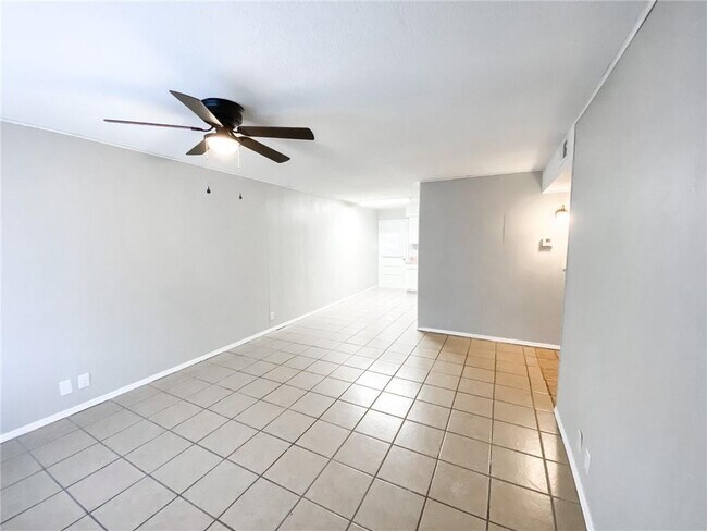 Building Photo - 802 W Rozell St
