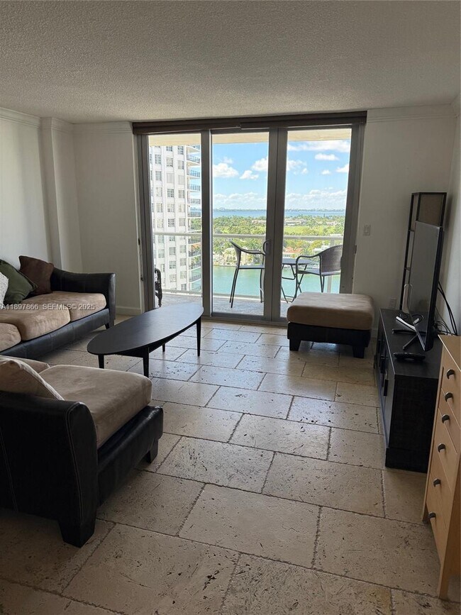 Foto del edificio - 5701 Collins Ave