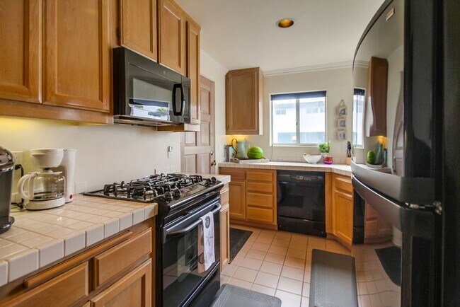 Building Photo - Furnished/ Unfurnished Beach Rental- 2 Master Suites - Roof Top Deck- Gated parking