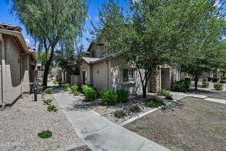 Building Photo - 41708 N Parker Ct