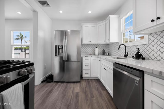 Foto del edificio - 7637 Radford Ave