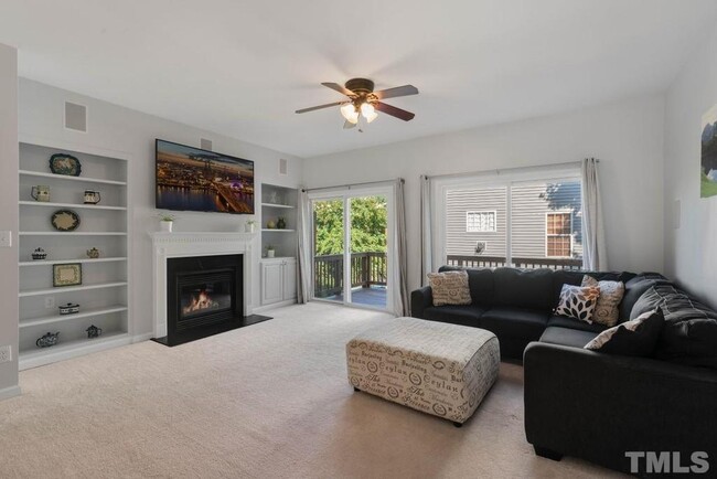 Open floor plan with lots of natural light - 104 Madison Square Ln