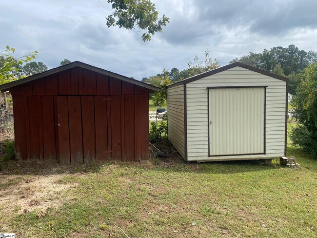 Foto del edificio - 204 Oakwood Dr