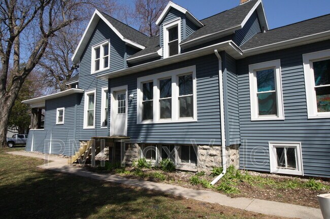 Building Photo - 656 Mt Vernon St