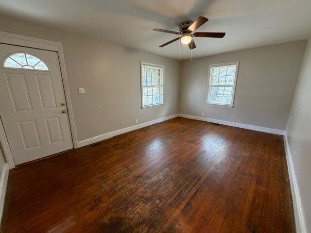 Foto del edificio - 3806 Wooddale Ln