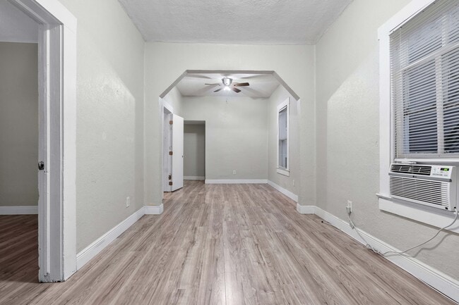 Foto del edificio - 2205 E 5th Ave