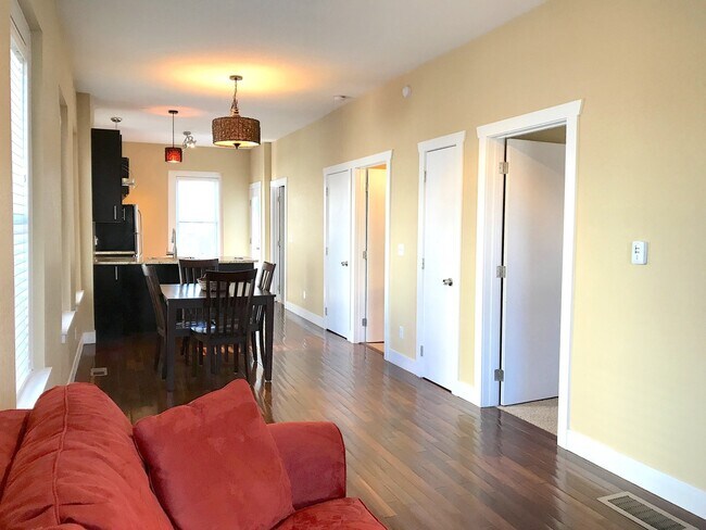 Building Photo - Available Now - 2Bedroom/1Bathroom in RiNo!
