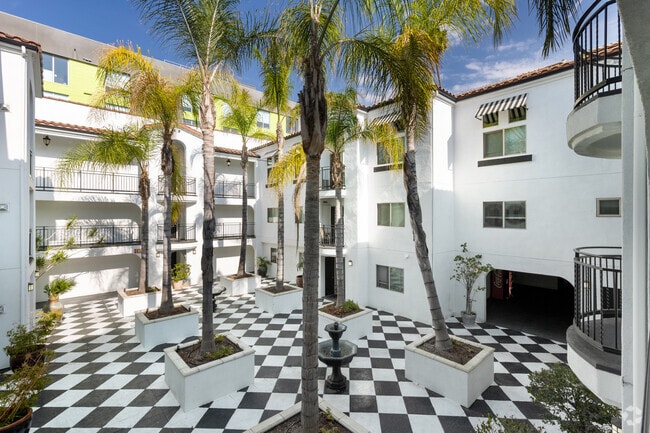 Building Photo - Hollywood View Towers