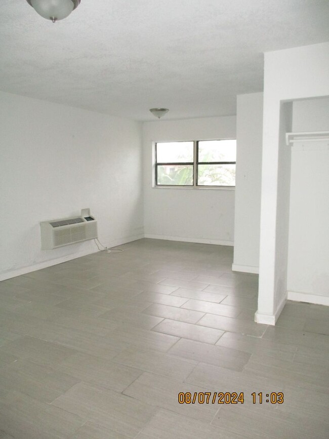 Building Photo - Ocean Front Studio with Utilities and Inte...
