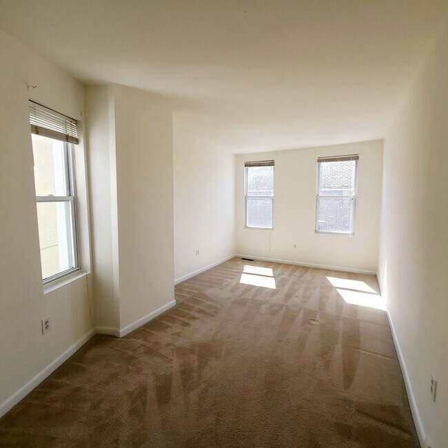 Building Photo - 109 W Ostend St