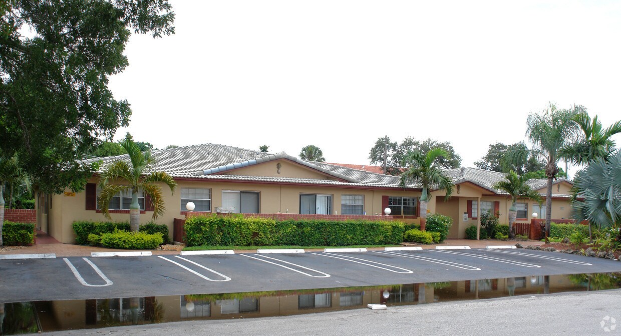 Building Photo - 8601 NW 35th St
