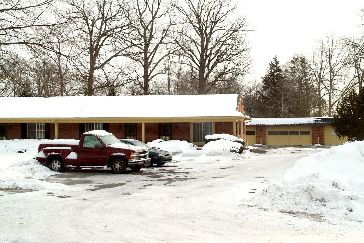 2040 Cashin St, Burton, MI 48509 Apartments in Burton, MI