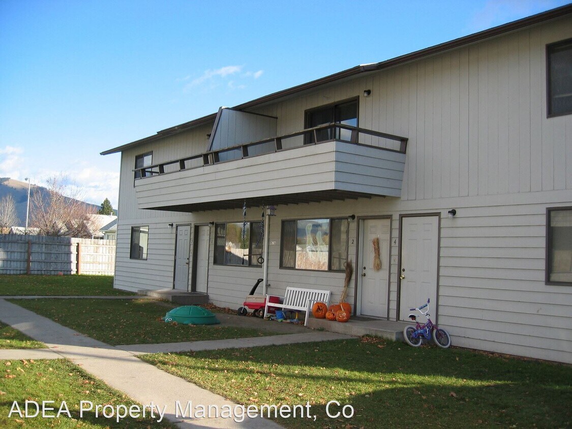 Primary Photo - 1528 S Reserve St