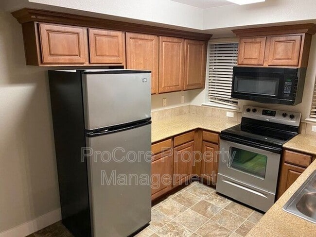 Building Photo - 9862 W Rosecroft Ct