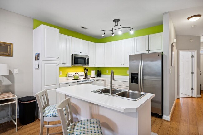 Foto del edificio - 2-Bedroom, 2-Bath Townhome in a Prime Durham Location – Flexible Lease Terms Available (3-Month M...