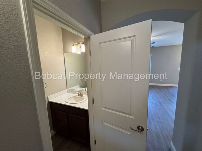 Foto del edificio - 1292 Saltern Dr