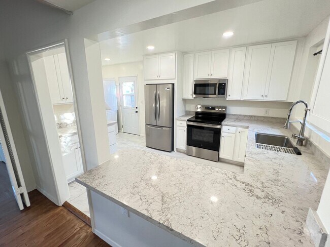 Building Photo - Wonderfully Upgraded 3 Bedroom 2 Bath Fullerton Home with Office!