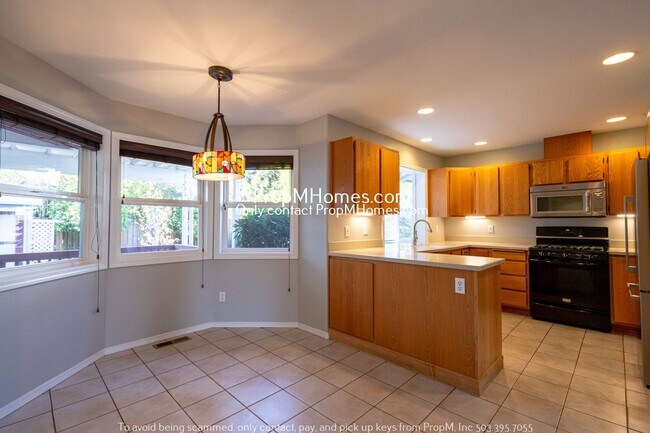 Foto del edificio - Three Bedroom Home in SE W/ Fantastic Back...