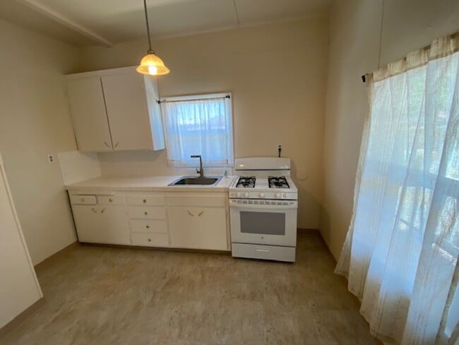 Building Photo - For Lease – Charming 1 Bedroom Cottage Nea...