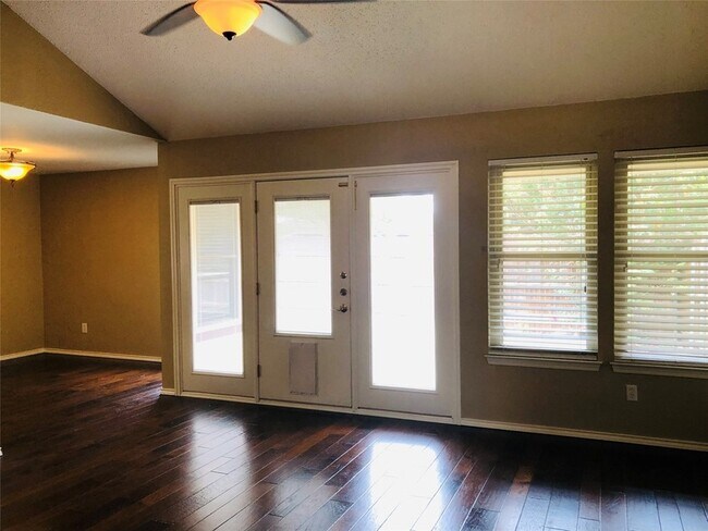 Building Photo - 229 Glenwood Dr