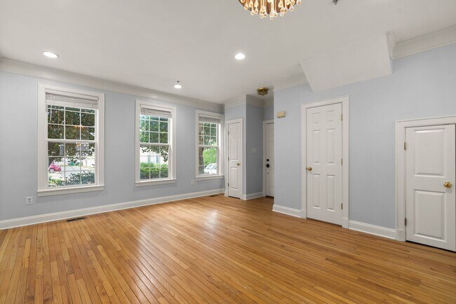 Building Photo - 2 Bed 2.5 Bath - Lakelands Townhome - Deta...