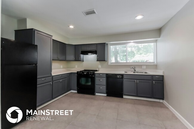 Building Photo - 24518 Pine Canyon Dr