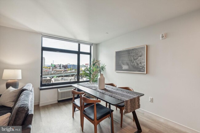 Building Photo - 1122 Frankford Ave