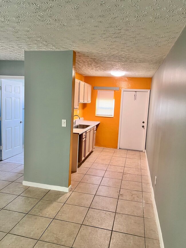 Building Photo - 2 BEDROOM, 1 BATH UNIT AVAILABLE- NEWLY RE...