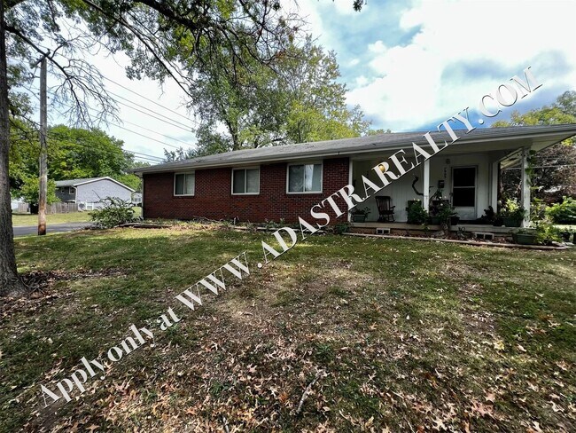 Building Photo - 2 Bed, 1 Bath Duplex in Overland Park-Avai...