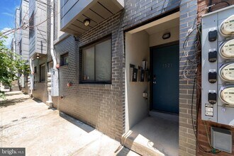 Building Photo - 1321 N 7th St