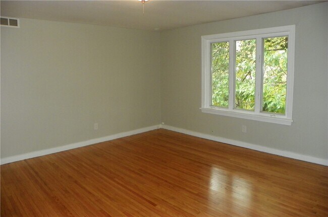 Foto del edificio - 575 Ridge Rd