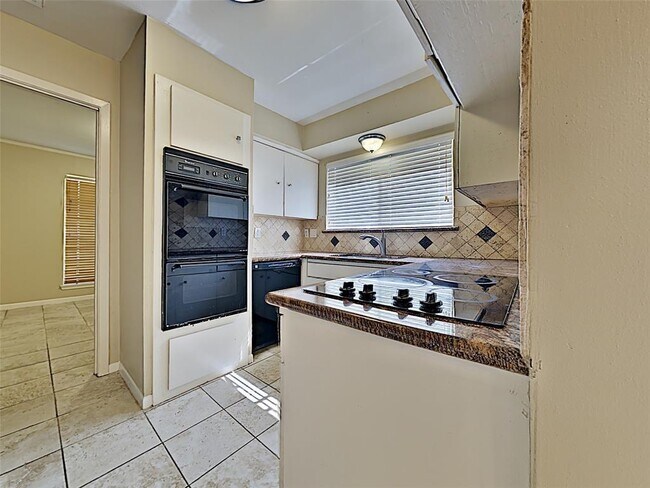 Building Photo - 13818 Overbrook Ln