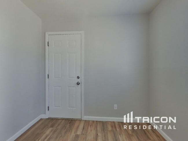 Foto del edificio - 5206 Standish Rd