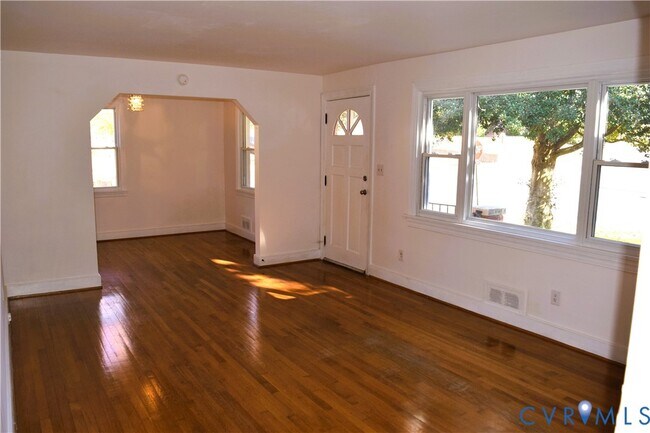 Foto del edificio - 824 W 46th St