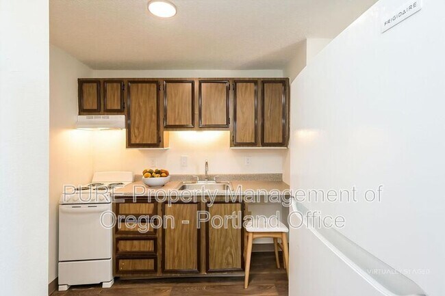 Foto del edificio - 14132 NE Sandy Blvd