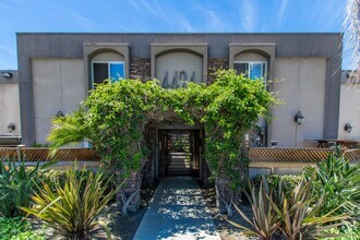 Building Photo - 4424 Altadena Ave