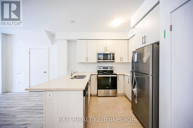 Photo du bâtiment - 590-590 N Service Rd