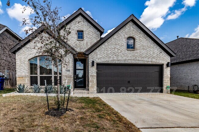 Building Photo - 13915 Runner Way