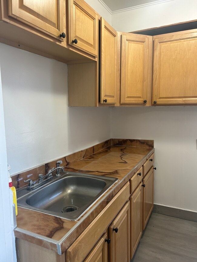 Kitchen - 214 Oak St