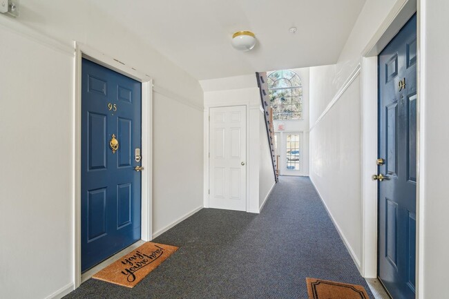 Foto del edificio - 95 Crestview Ln