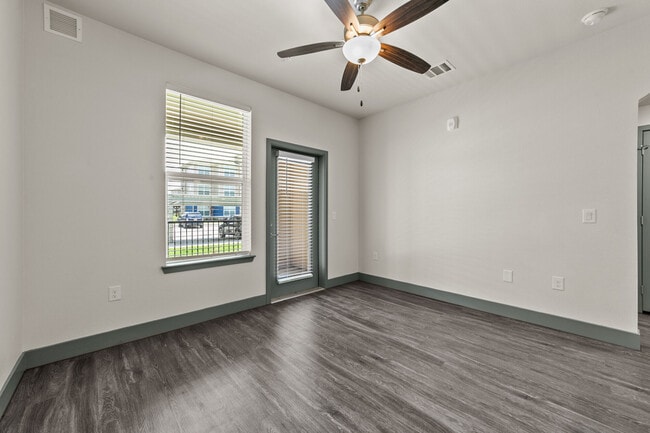 Building Photo - Cross Timbers Apartments