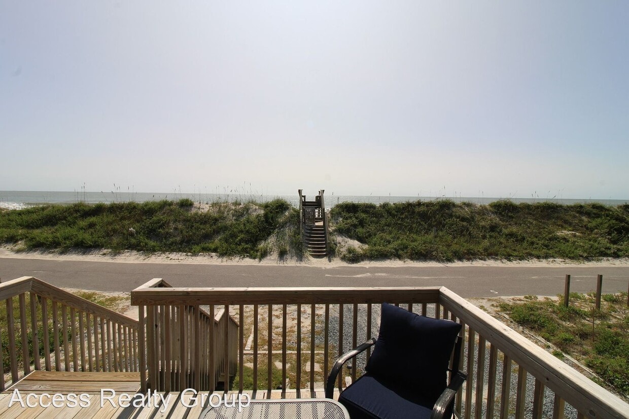 Foto principal - 3 br, 2 bath House - 665 Ocean Dr