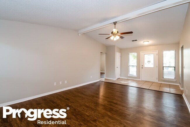 Foto del edificio - 2074 Oak Water Dr