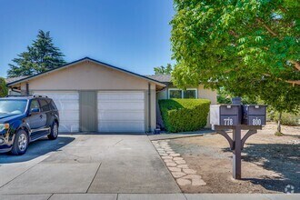 Building Photo - 800 W Hacienda Ave