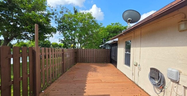 Building Photo - 5686 Shillington Way