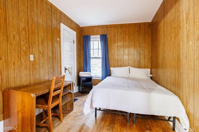 Foto del edificio - 6 br, 1.5 bath House - 867 Lancaster Avenue