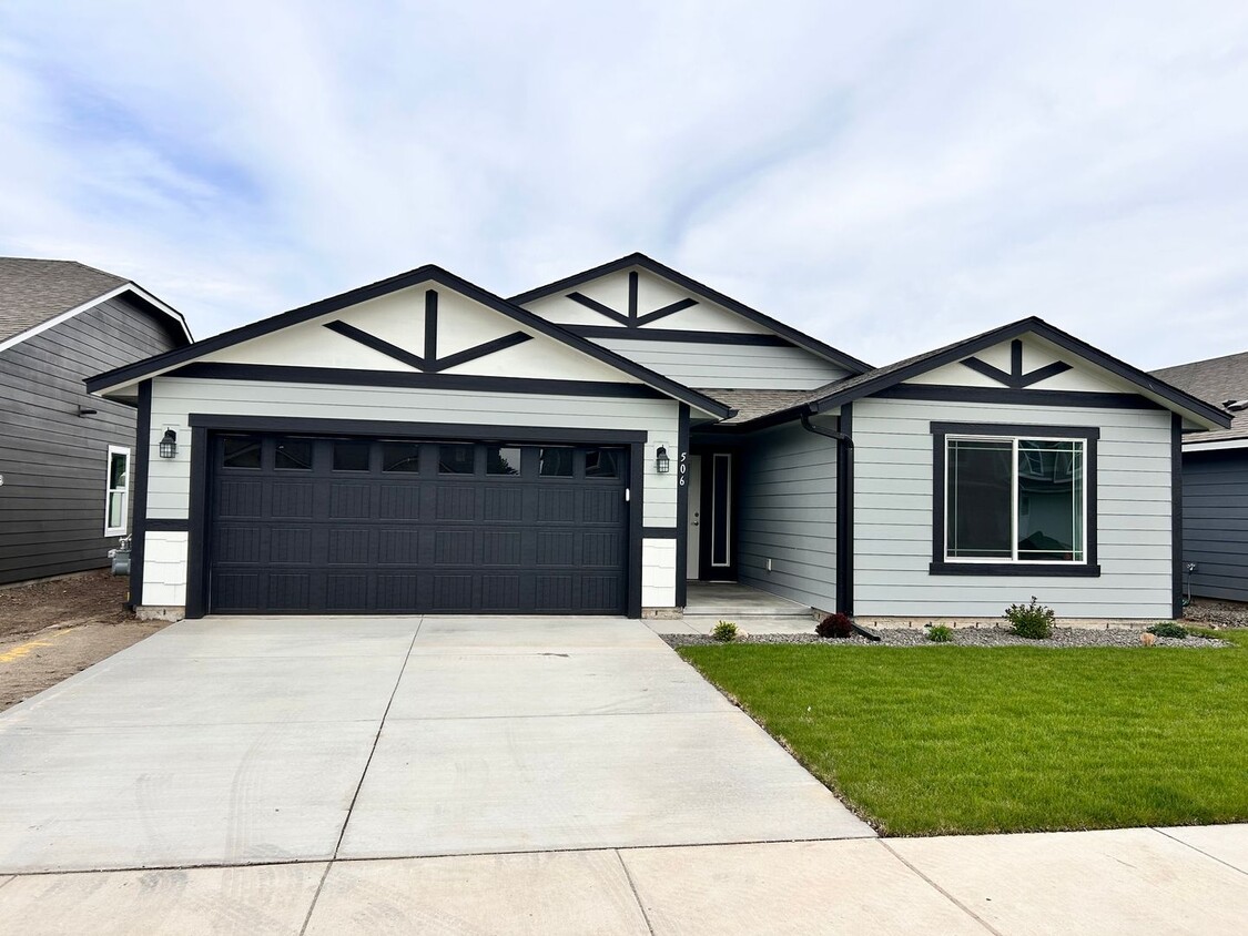 Foto principal - Stunning 3 Bed, 2 Bath Rancher in Spokane ...