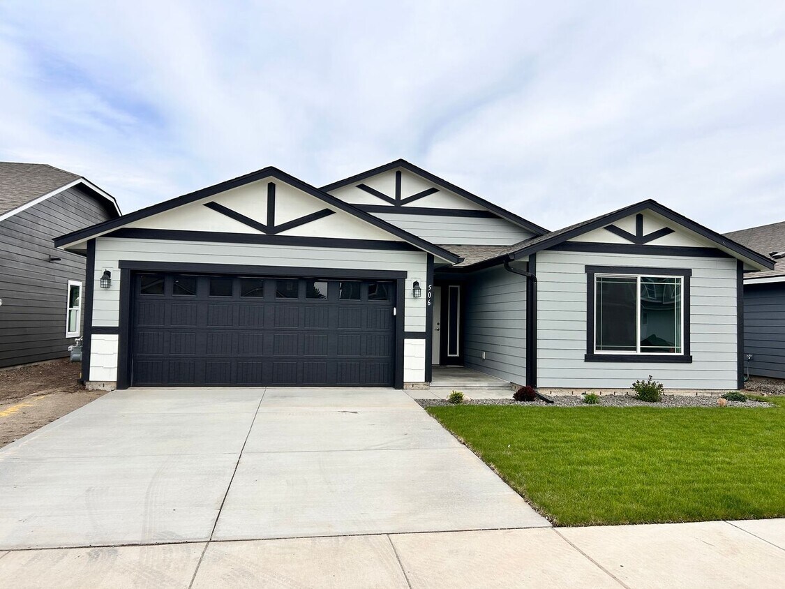 Primary Photo - Stunning 4 Bed, 2 Bath Rancher in Spokane ...