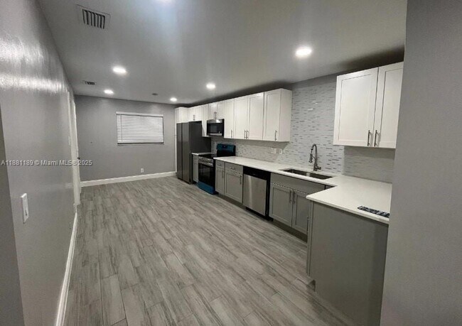 Foto del edificio - 6945 NW 5th Ct