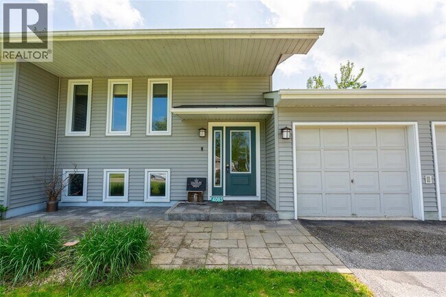 Building Photo - 4083 Collingwood St